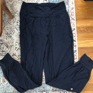 Lululemon navy joggers sz 6